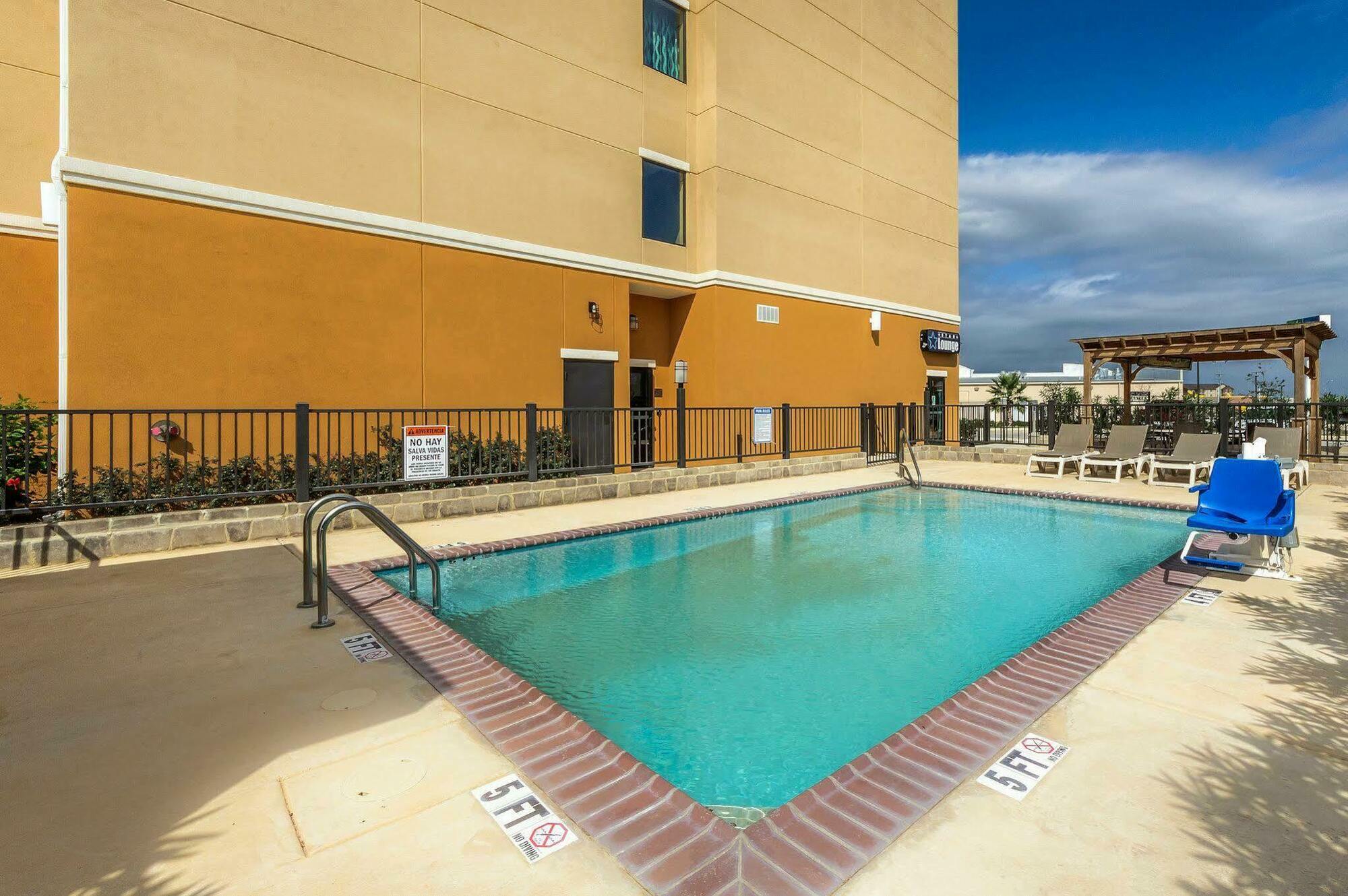 Comfort Suites Cotulla Near I-35 Ngoại thất bức ảnh
